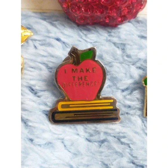 Lot Of 4 Vintage Apple Teacher Brooch Pin - Picture 3 of 6